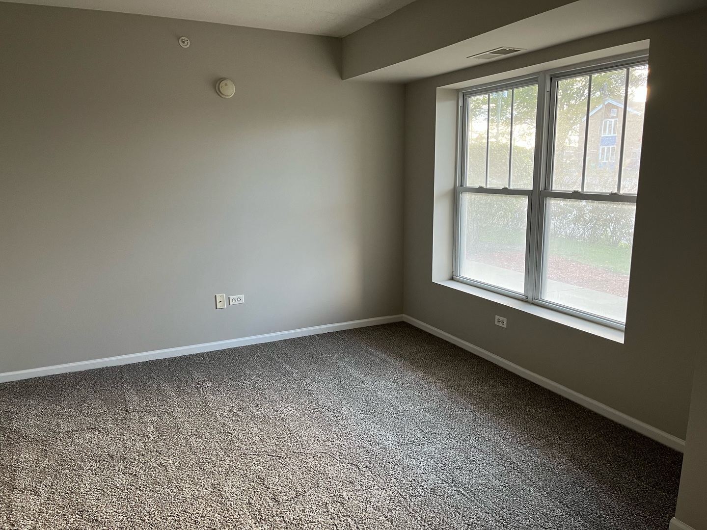 237 North Mill Road, Unit 2 Addison, IL 60101 - Photo 22 of 39 an empty room with a window
