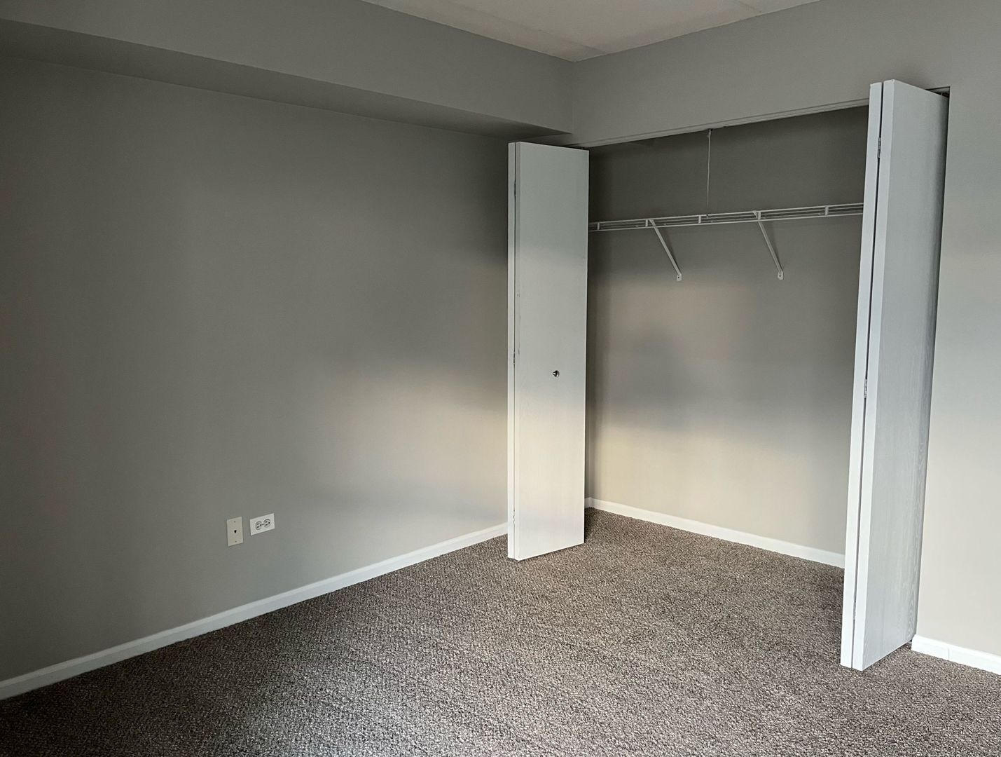 237 North Mill Road, Unit 2 Addison, IL 60101 - Photo 23 of 39 a view of an empty room