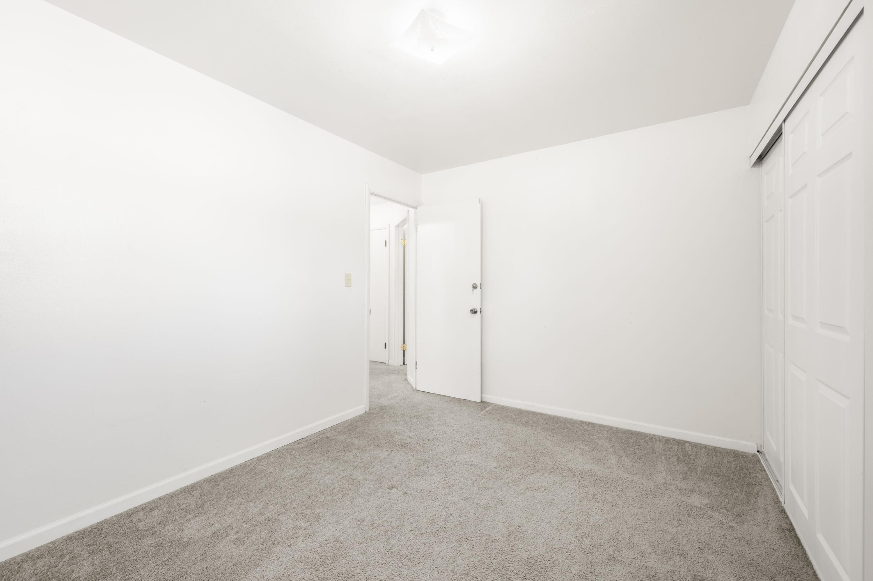 7719 West Winfield Avenue Milwaukee, WI 53218 - Photo 12 of 19 11_ElizabethKrier_DSC6903