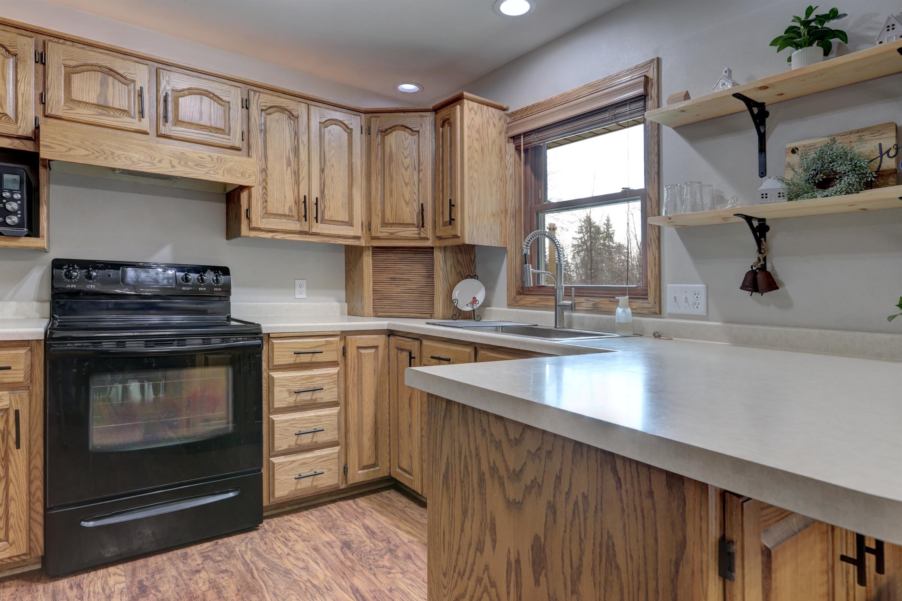 8599 Winncrest Road Neenah, WI 54956 - Photo 12 of 42