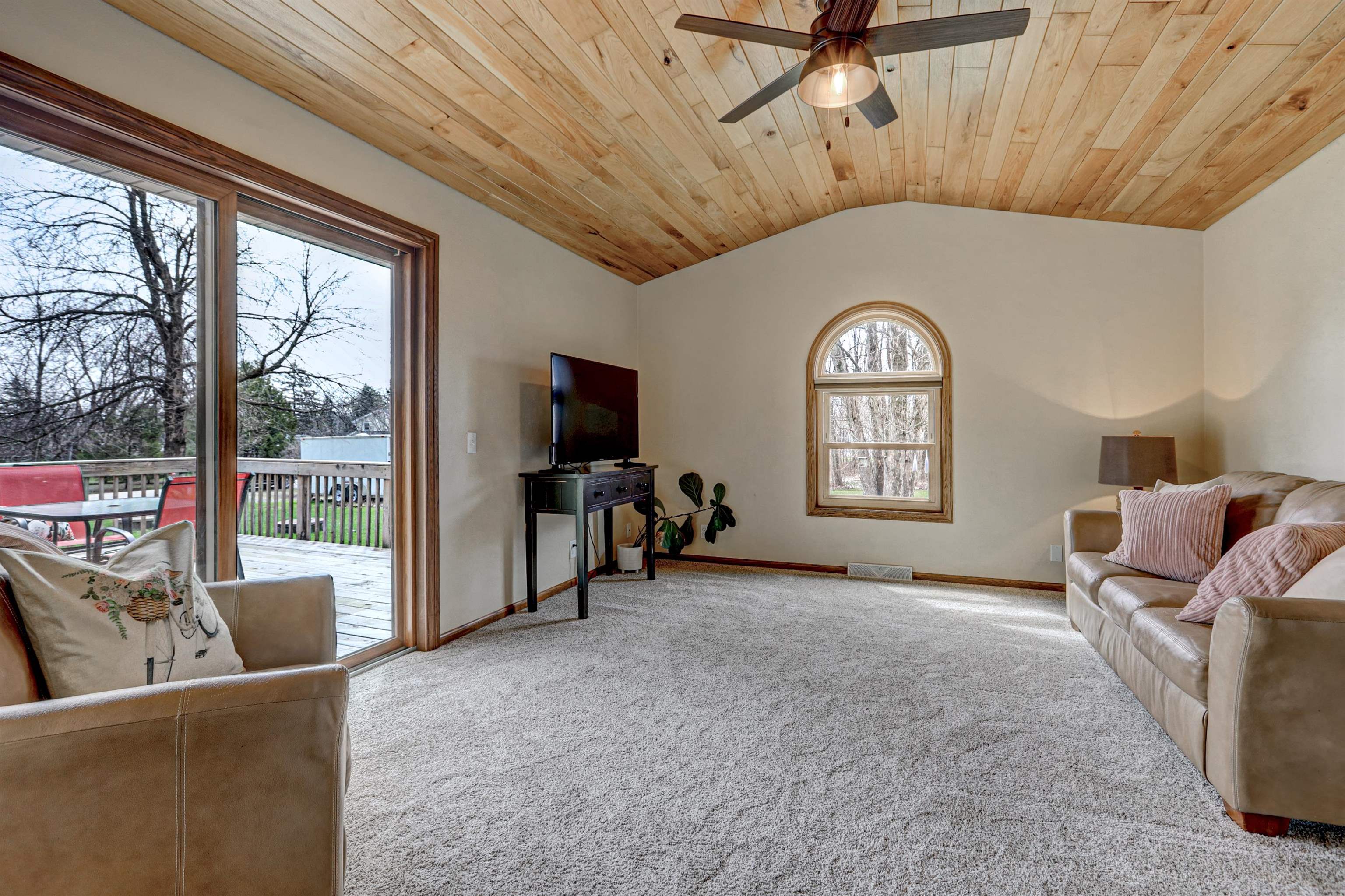 8599 Winncrest Road Neenah, WI 54956 - Photo 17 of 42