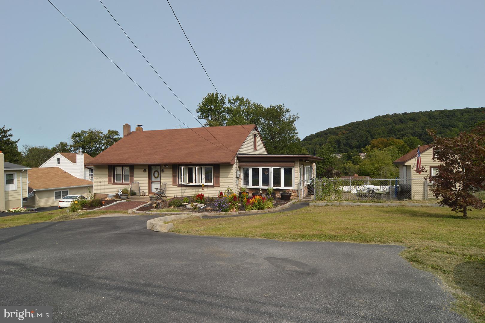 1423 Mount Laurel Road Temple, PA 19560 - Photo 4 of 32 Gallery Image 4
