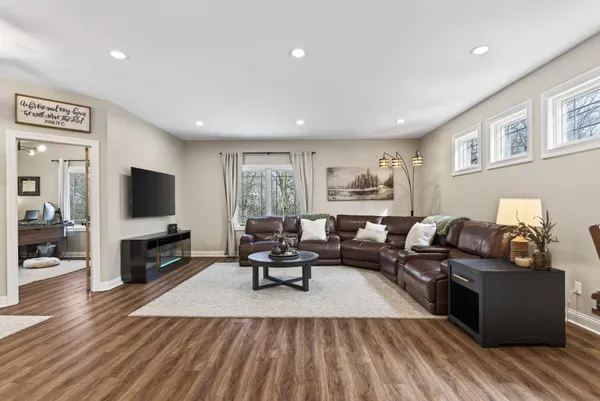 $1,100,000 | 1865 155th Street Northwest, Monticello, MN 55362