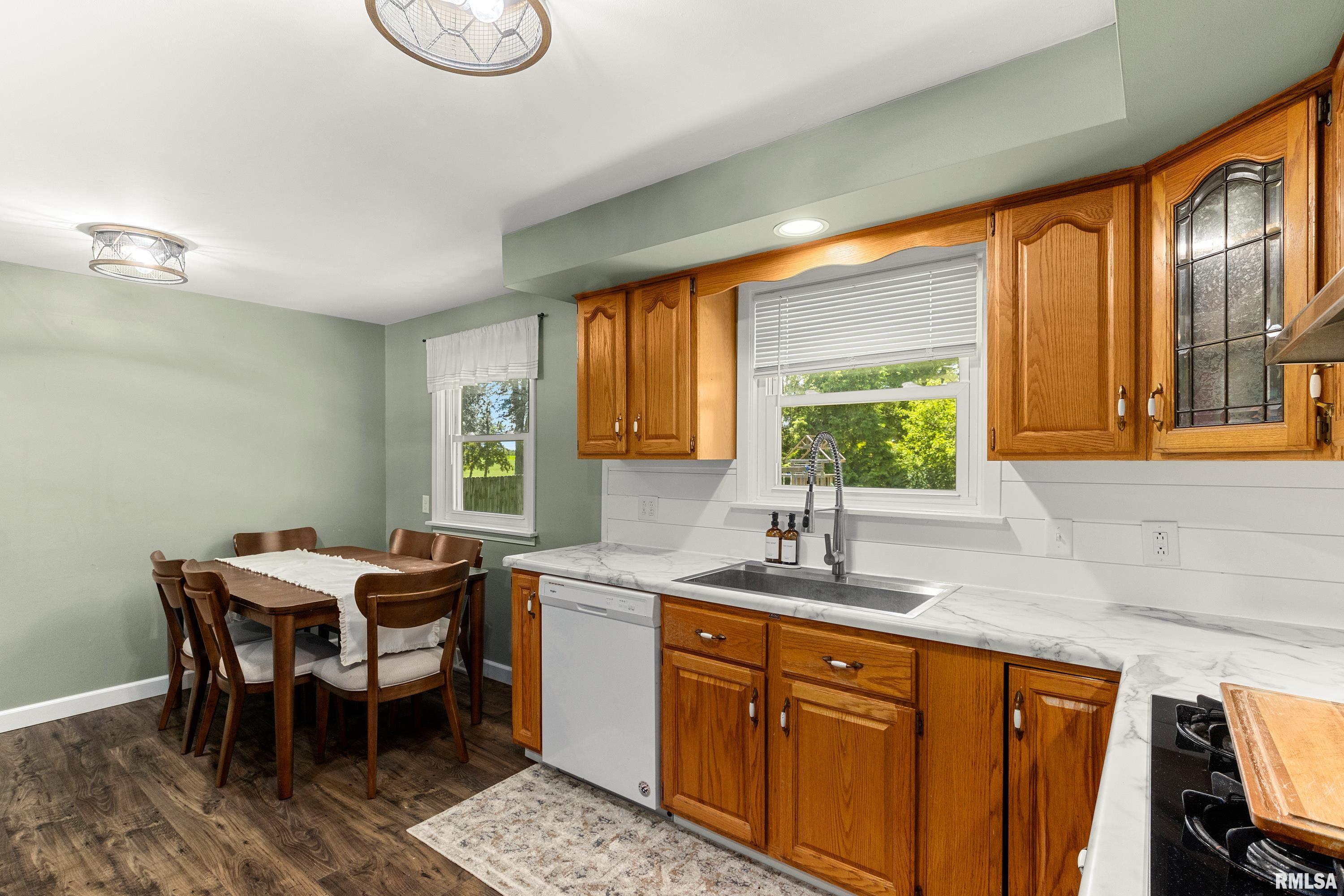 1114 South Main Street Washington, IL 61571 - Photo 11 of 38