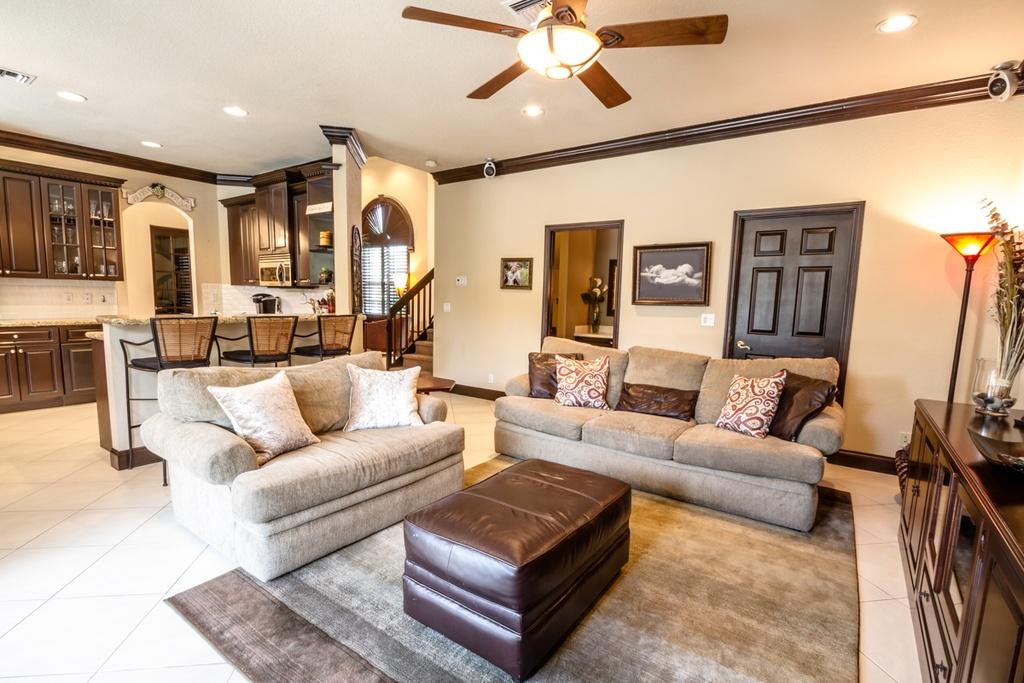 21551 Arbor Way Boca Raton, FL 33433 - Photo 5 of 27 family room