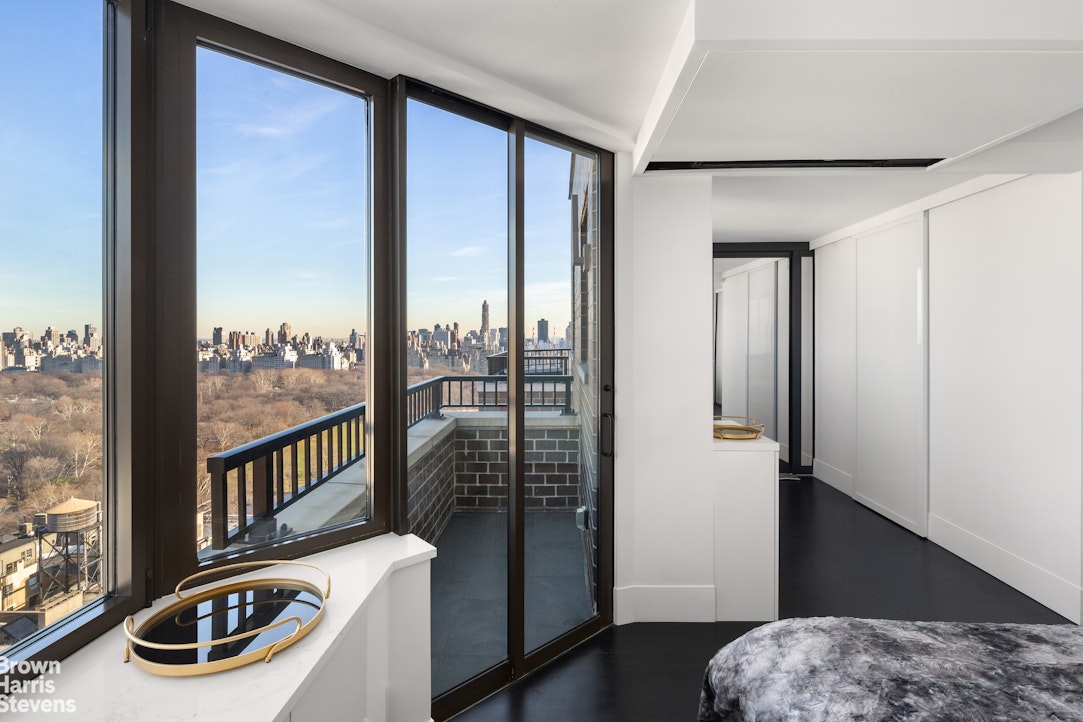 22 West 66th Street, Unit PH2526 Manhattan, NY 10023 - Photo 12 of 17