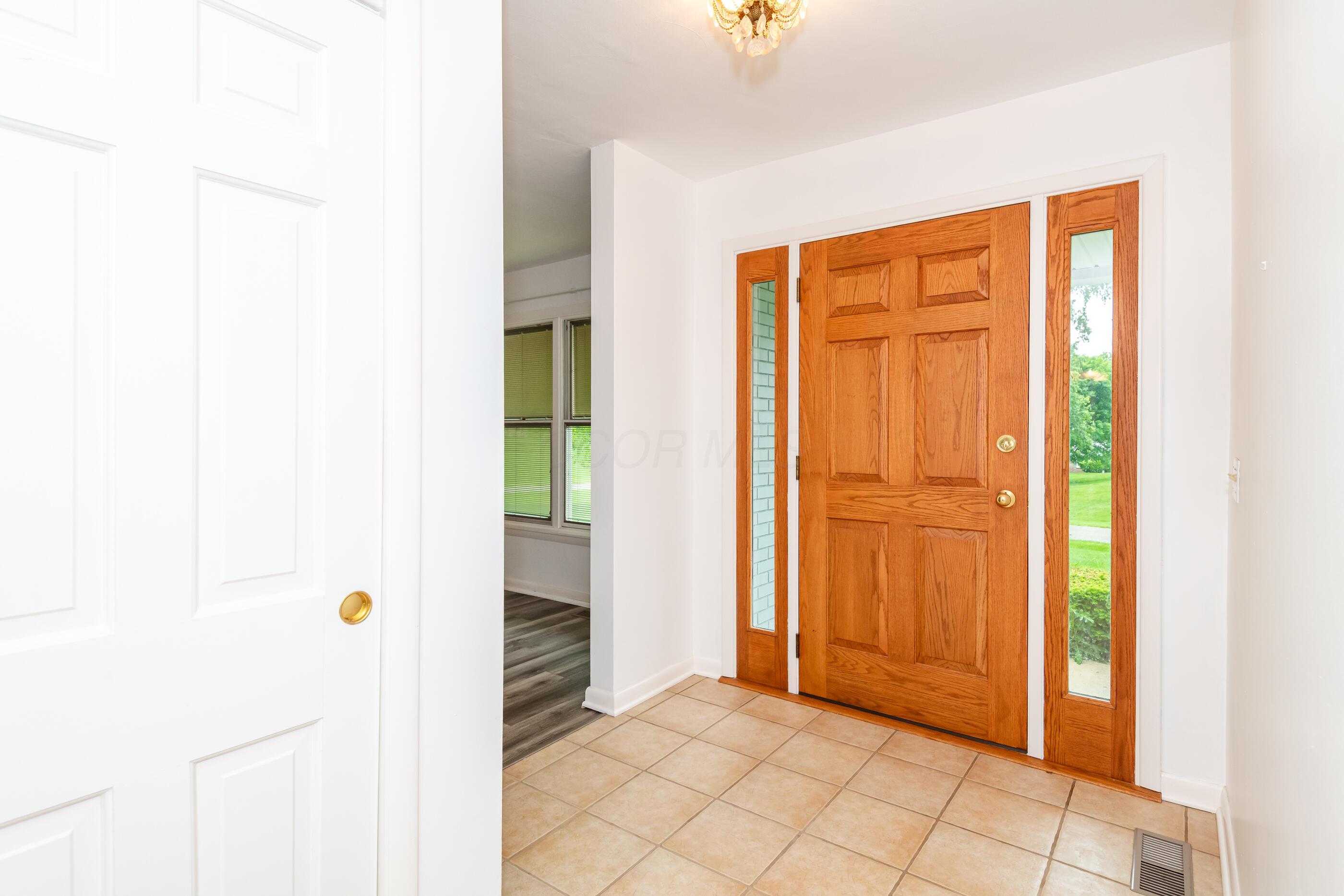 1625 Rustic Ridge Road Urbana, OH 43078 - Photo 27 of 67 Foyer