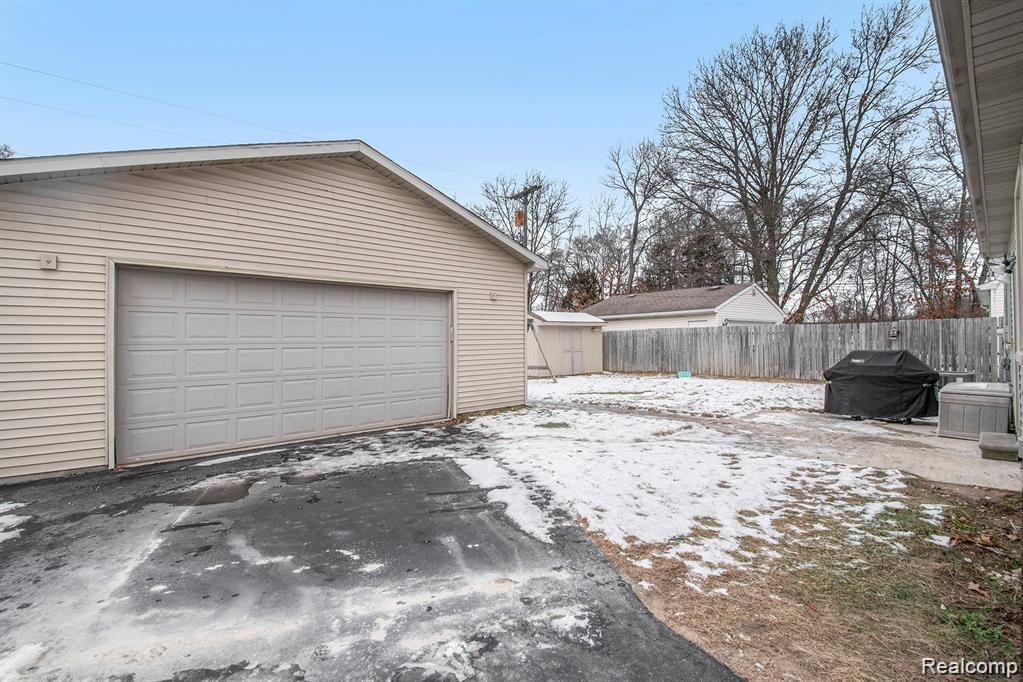435 Reeves Pinckney, MI 48169 - Photo 21 of 25