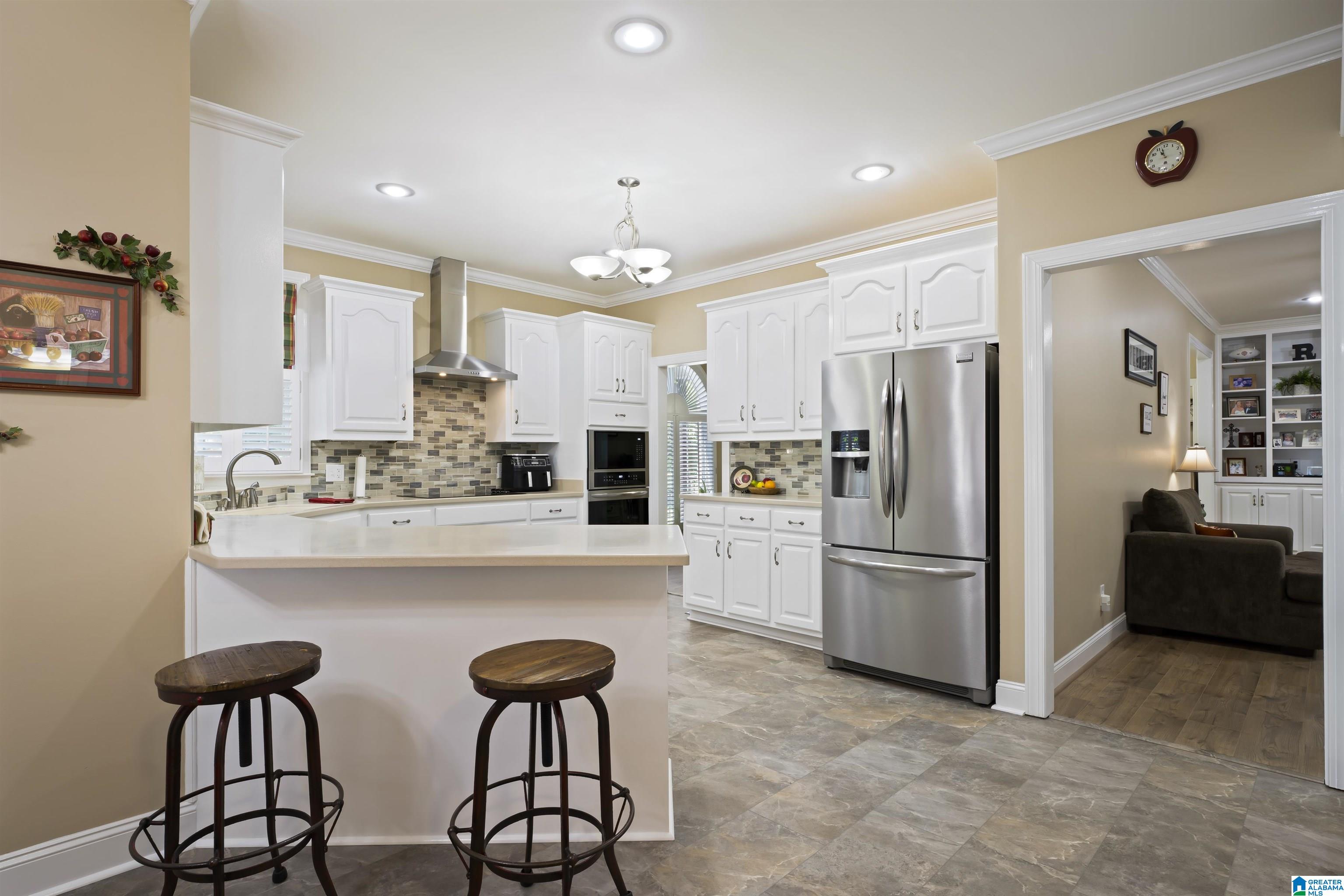105 Edgewood Circle Oneonta, AL 35121 - Photo 3 of 46