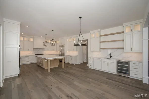 $2,000,000 | 724 Silver Buck Lane, Chesterfield, MO 63005