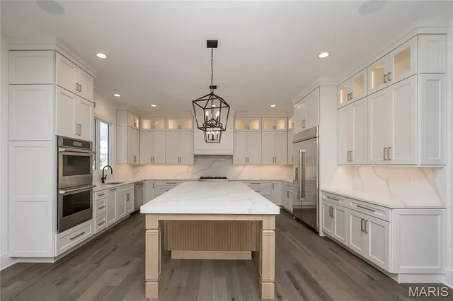 $2,000,000 | 724 Silver Buck Lane, Chesterfield, MO 63005