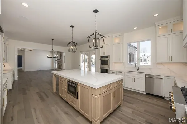 $2,000,000 | 724 Silver Buck Lane, Chesterfield, MO 63005