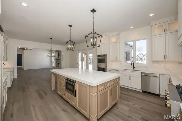 $2,000,000 | 724 Silver Buck Lane, Chesterfield, MO 63005