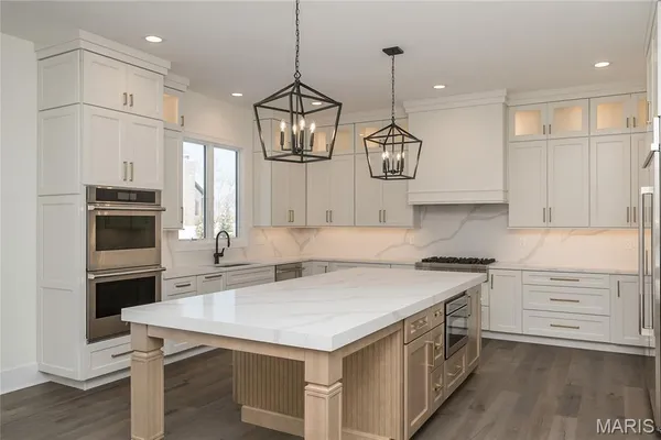 $2,000,000 | 724 Silver Buck Lane, Chesterfield, MO 63005