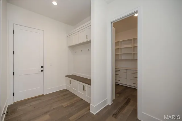 $2,000,000 | 724 Silver Buck Lane, Chesterfield, MO 63005