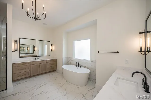 $2,000,000 | 724 Silver Buck Lane, Chesterfield, MO 63005