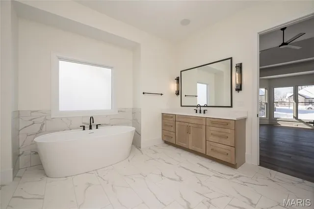 $2,000,000 | 724 Silver Buck Lane, Chesterfield, MO 63005