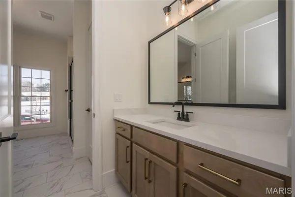 $2,000,000 | 724 Silver Buck Lane, Chesterfield, MO 63005