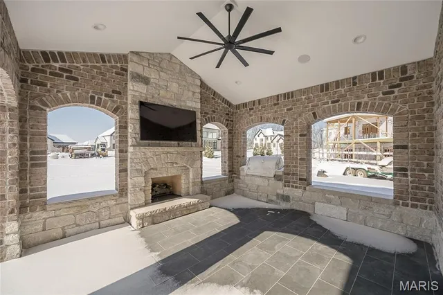 $2,000,000 | 724 Silver Buck Lane, Chesterfield, MO 63005