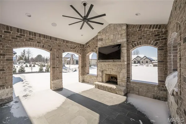 $2,000,000 | 724 Silver Buck Lane, Chesterfield, MO 63005