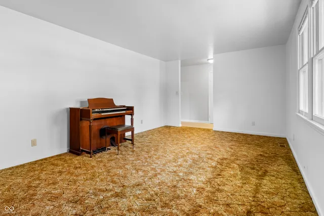 $264,500 | 2940 Taylor Road, Columbus, IN 47203