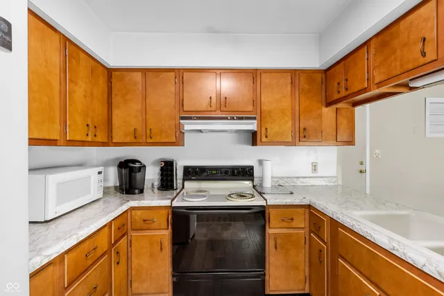 $264,500 | 2940 Taylor Road, Columbus, IN 47203