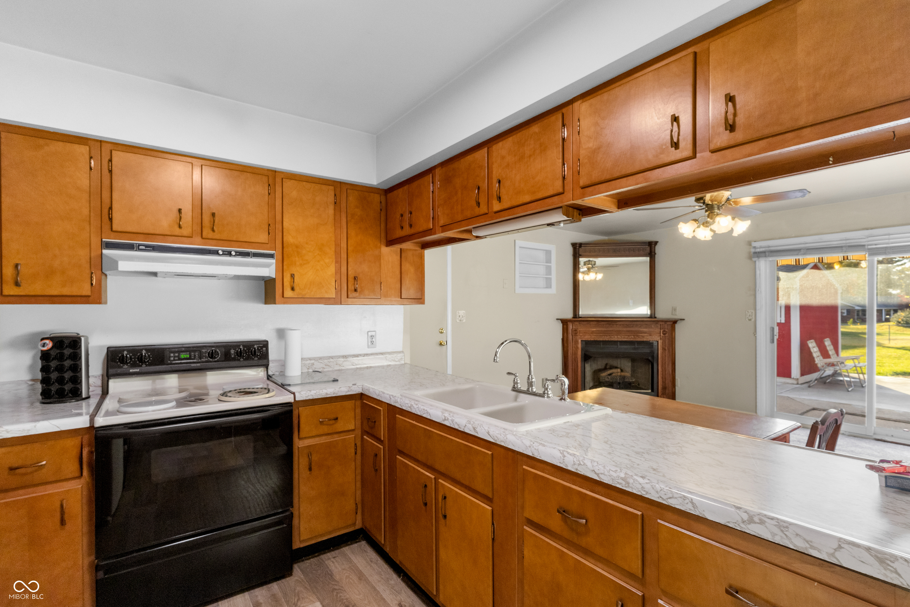 2940 Taylor Road Columbus, IN 47203 - Photo 3 of 39