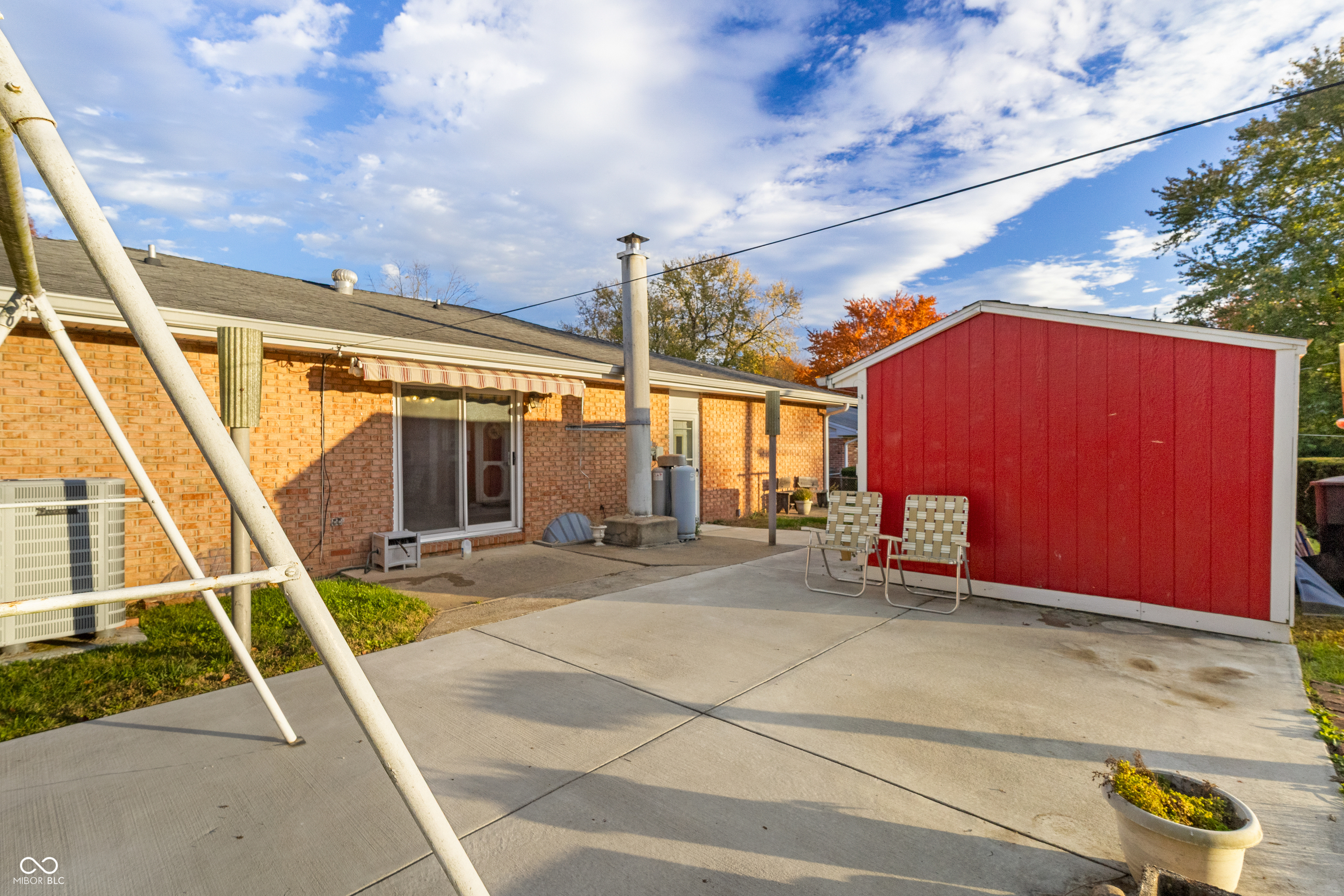 2940 Taylor Road Columbus, IN 47203 - Photo 4 of 39