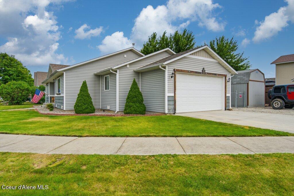 2130 East Decaro Loop Post Falls, ID 83854 - Photo 4 of 31 Garage