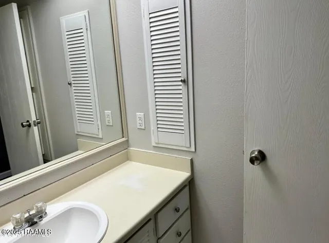 $1,175 | 200 Lodge Drive, Unit 112, Lafayette, LA 70506