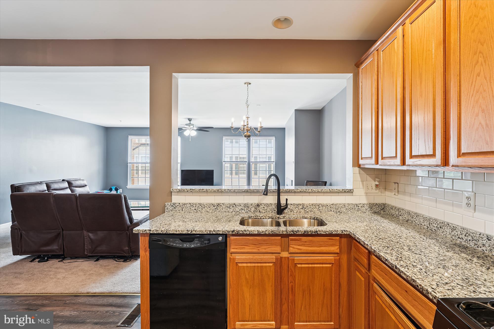 7104 Silverleaf Oak Road, Unit 173 Elkridge, MD 21075 - Photo 12 of 33 Kitchen