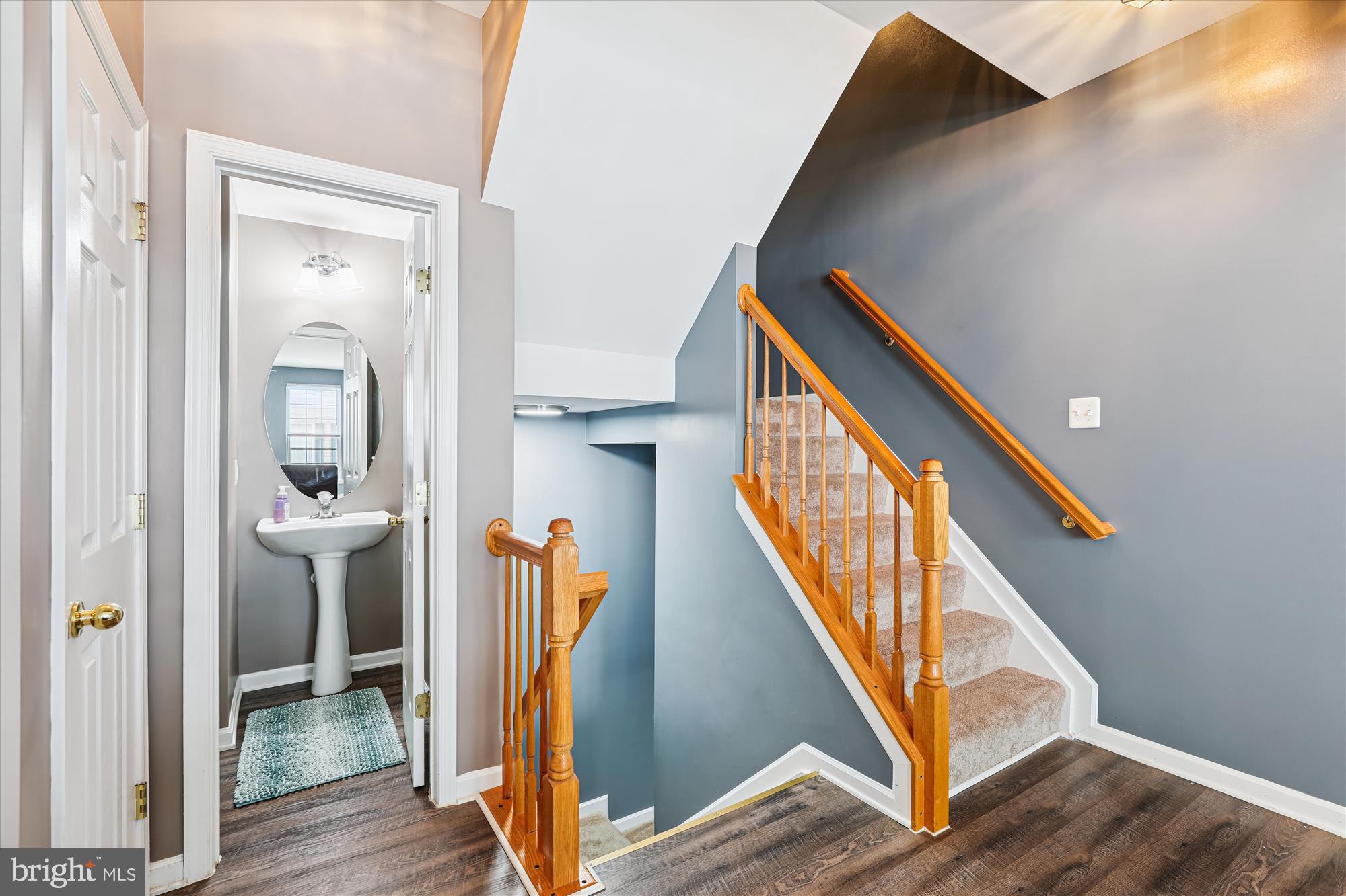 7104 Silverleaf Oak Road, Unit 173 Elkridge, MD 21075 - Photo 14 of 33 Stairs