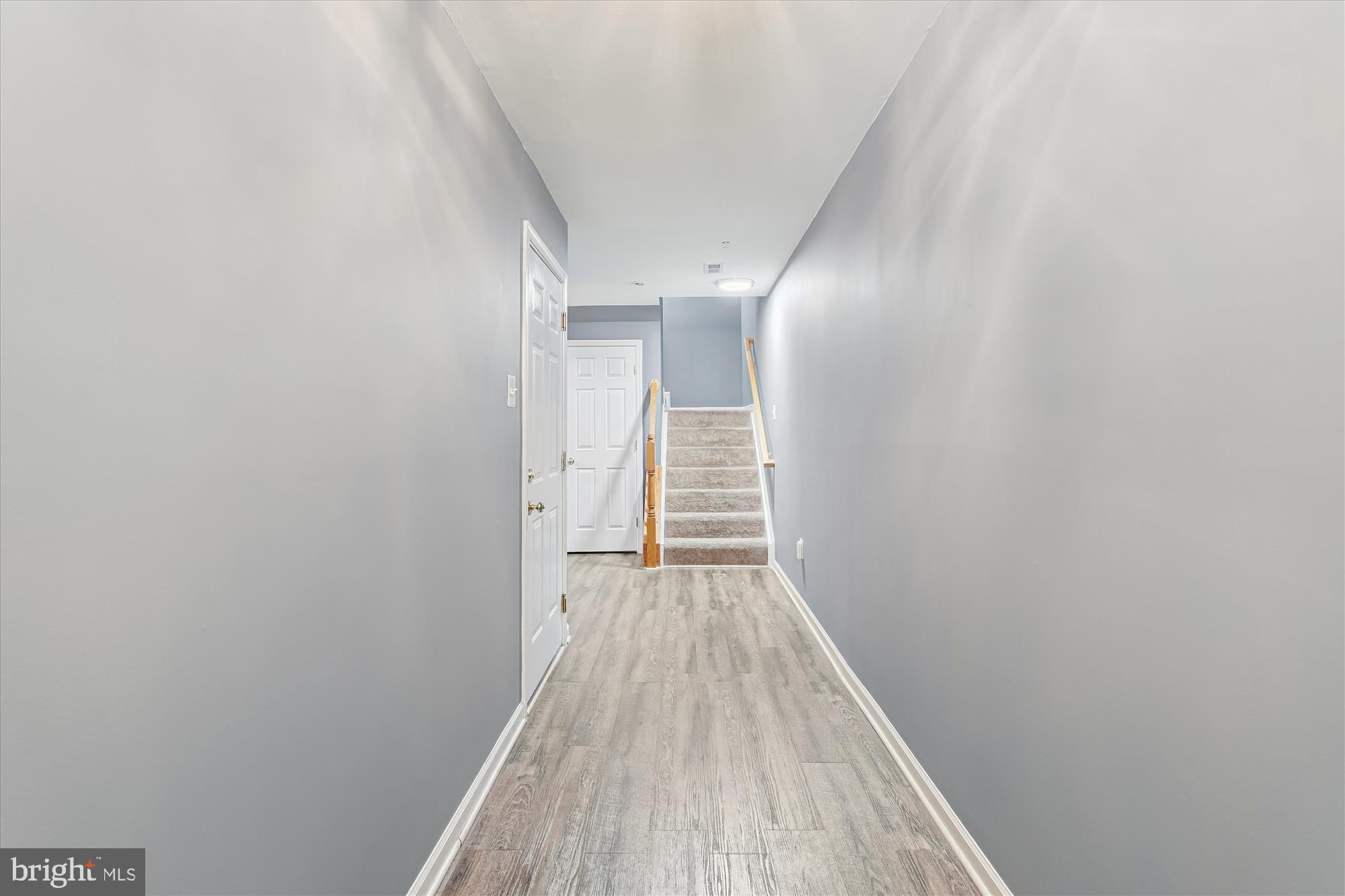 7104 Silverleaf Oak Road, Unit 173 Elkridge, MD 21075 - Photo 29 of 33 Foyer