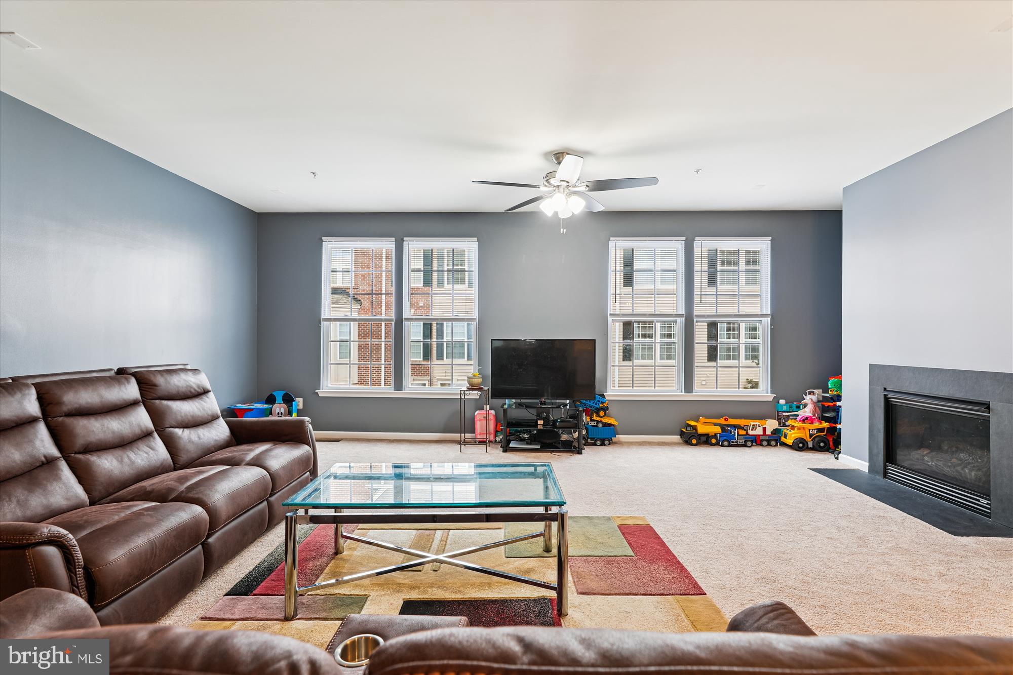 7104 Silverleaf Oak Road, Unit 173 Elkridge, MD 21075 - Photo 4 of 33 Living Room