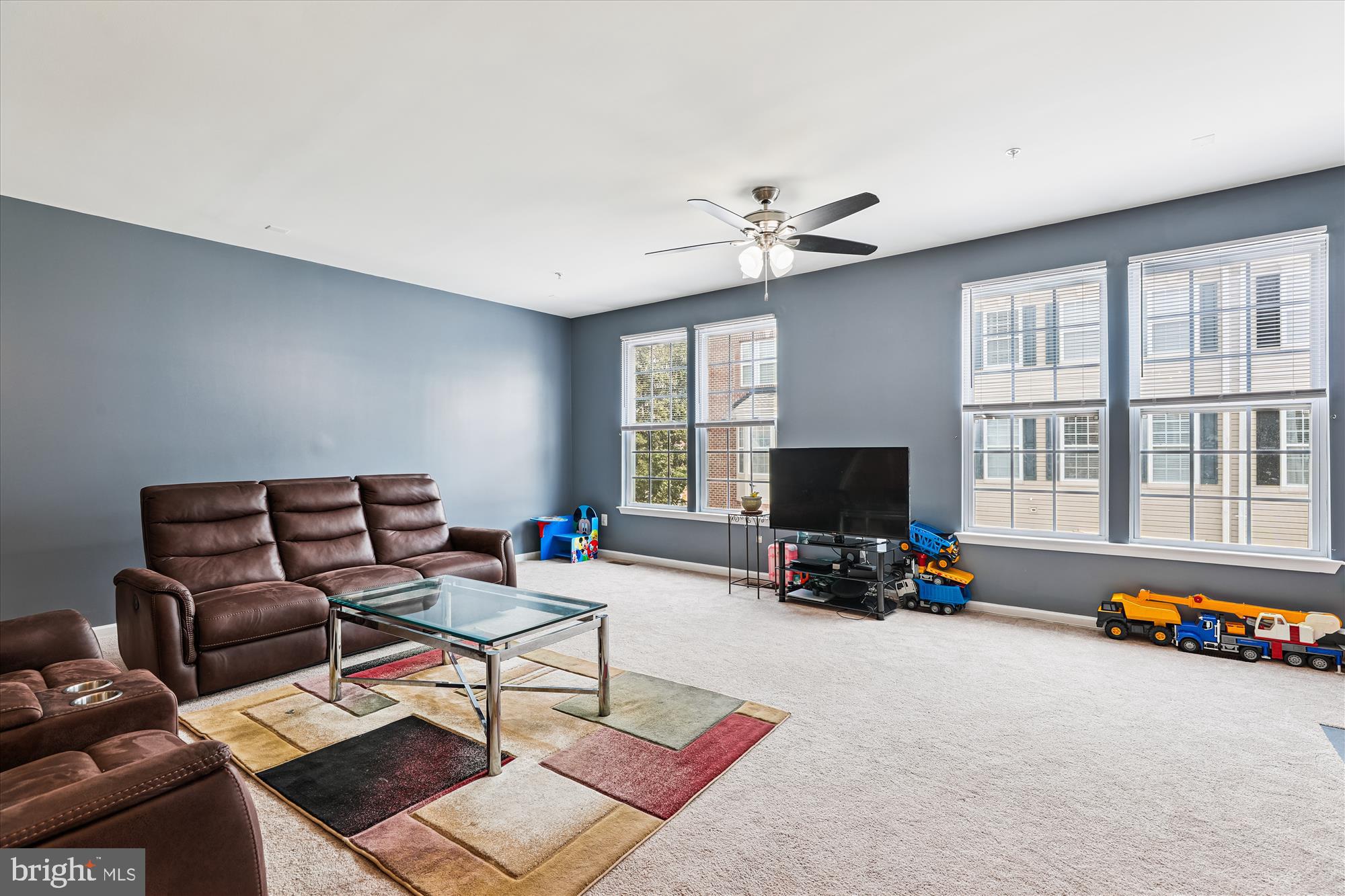 7104 Silverleaf Oak Road, Unit 173 Elkridge, MD 21075 - Photo 5 of 33 Living Room