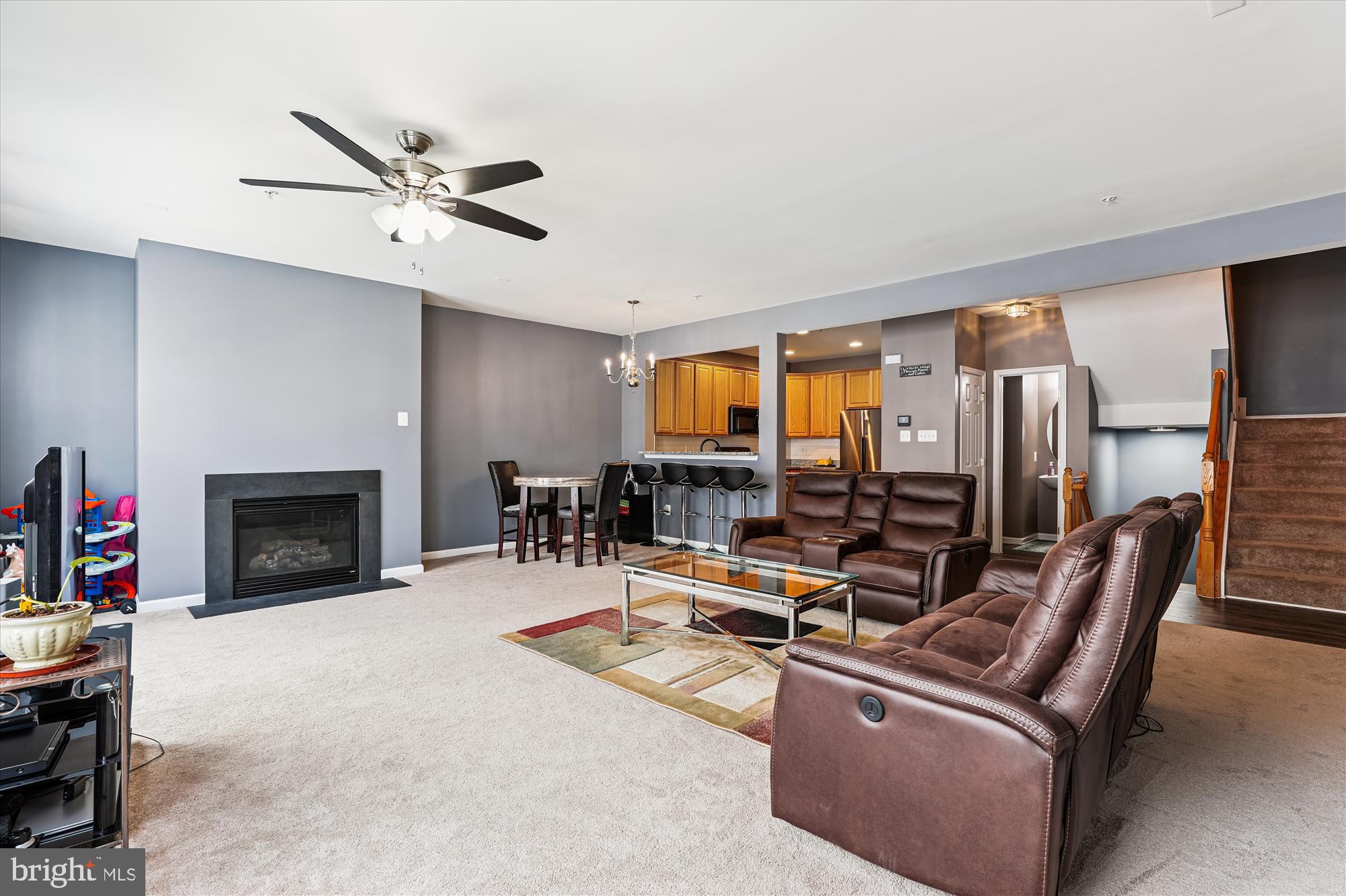 7104 Silverleaf Oak Road, Unit 173 Elkridge, MD 21075 - Photo 7 of 33 Living Room