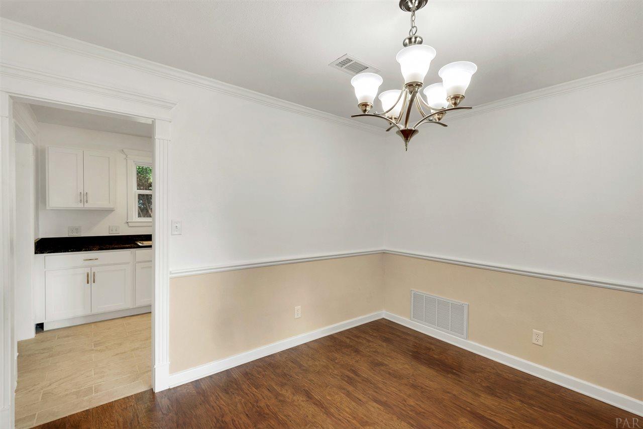 5725 Adelyn Road Pensacola, FL 32504 - Photo 11 of 42 Gallery Image 11