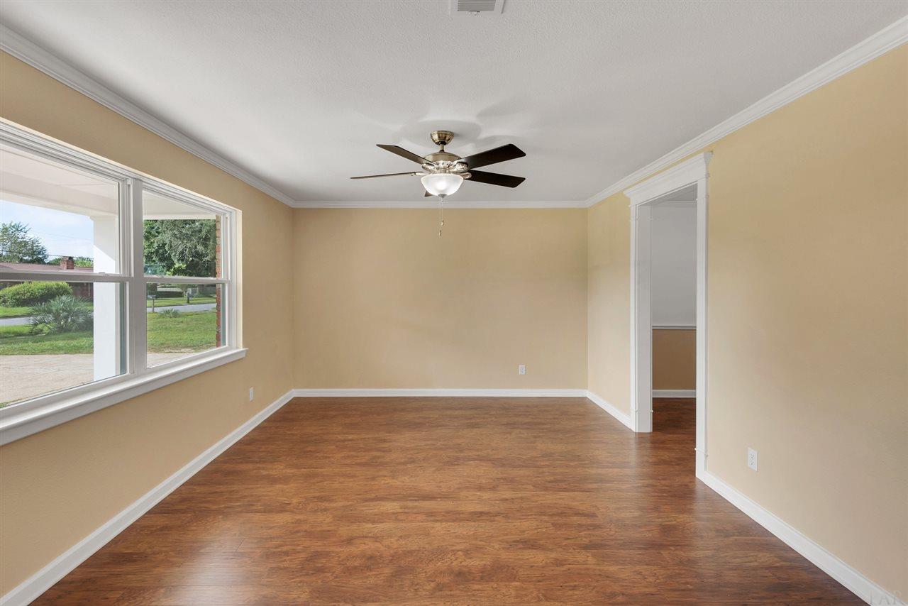 5725 Adelyn Road Pensacola, FL 32504 - Photo 5 of 42 Gallery Image 5