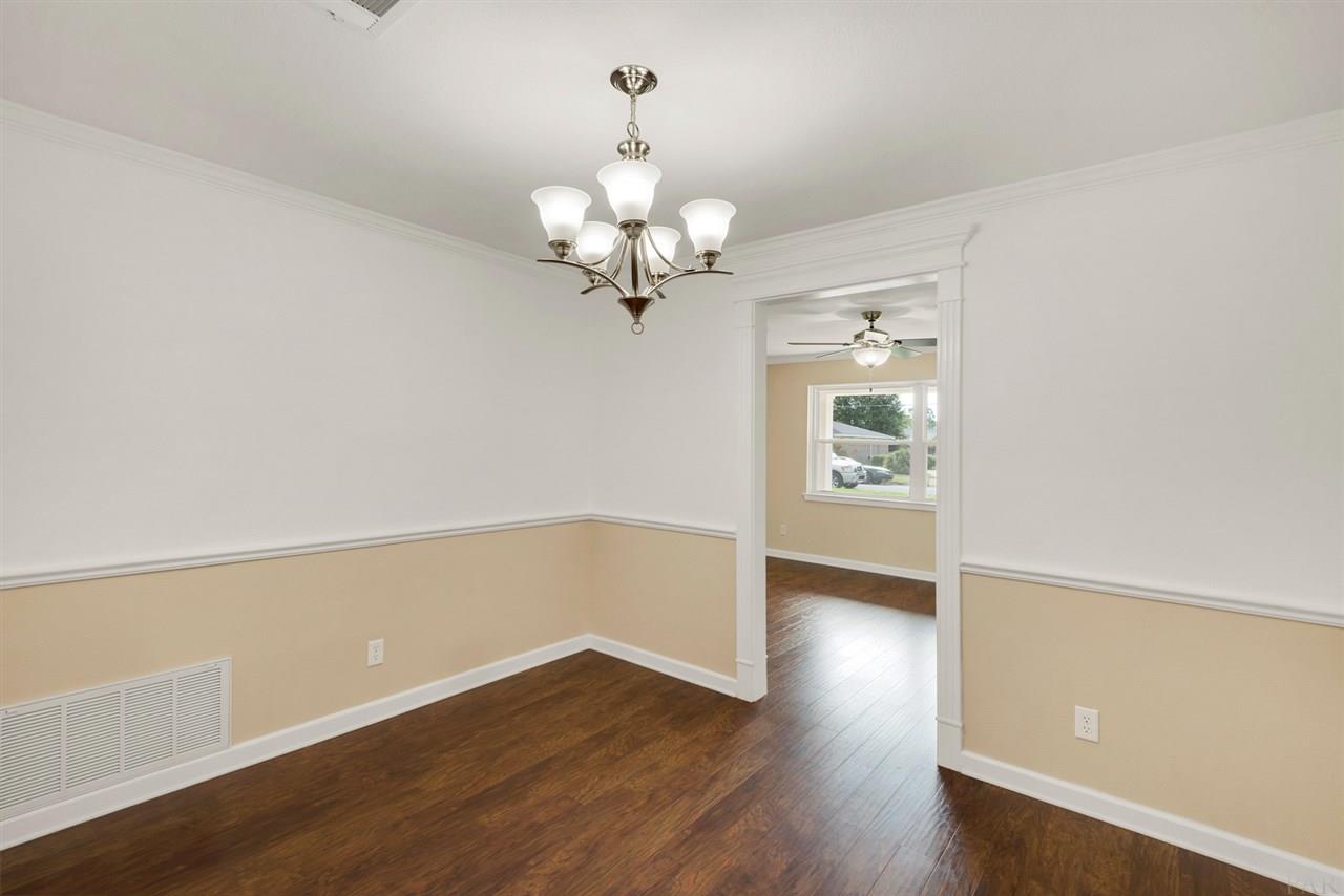5725 Adelyn Road Pensacola, FL 32504 - Photo 10 of 42 Gallery Image 10