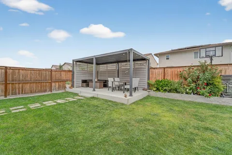 a view of a backyard with sitting area and garden