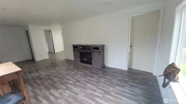 $179,999 | 11517 155th Avenue Southeast, Renton, WA 98059