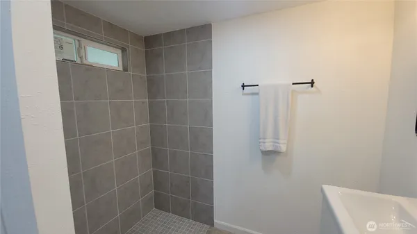 $179,999 | 11517 155th Avenue Southeast, Renton, WA 98059