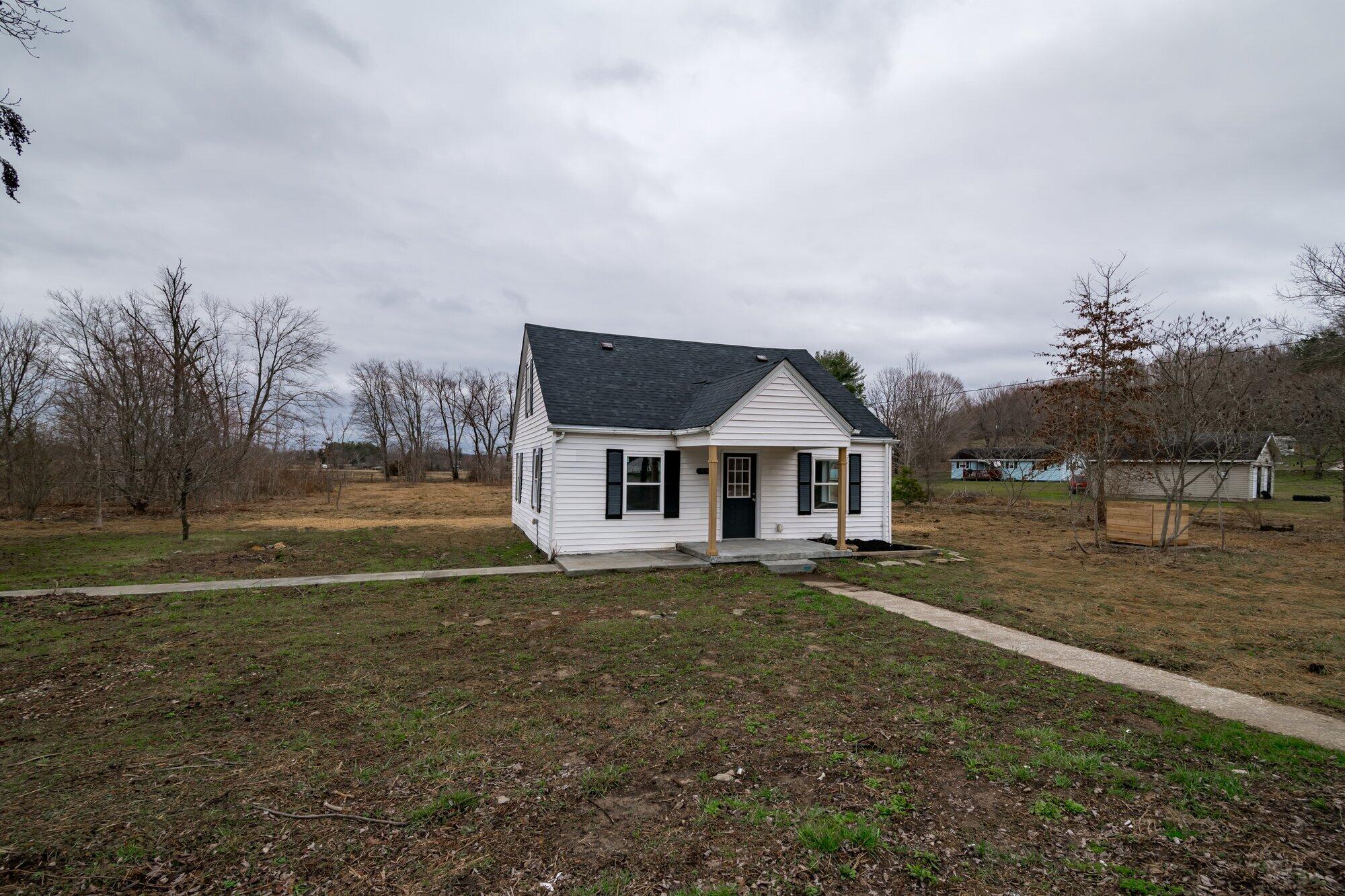 1880 Welch Road Jeffersonville, KY 40337 - Photo 2 of 22 002-1880_welch_rd_2_17_23-highrez.jpg-SM