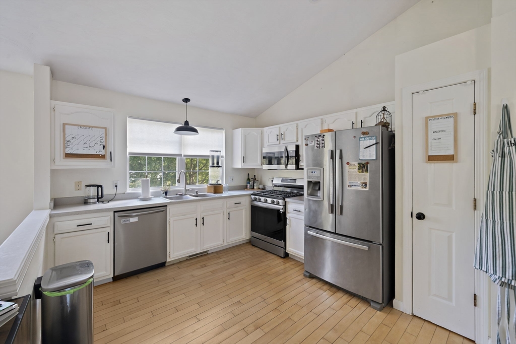 296 Raymond Road Plymouth, MA 02360 - Photo 5 of 25 Gallery Image 5