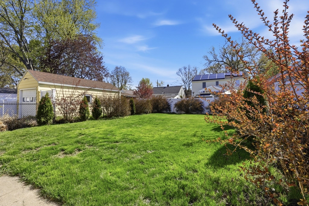 83 Ellsworth Avenue Springfield, MA 01118 - Photo 35 of 40