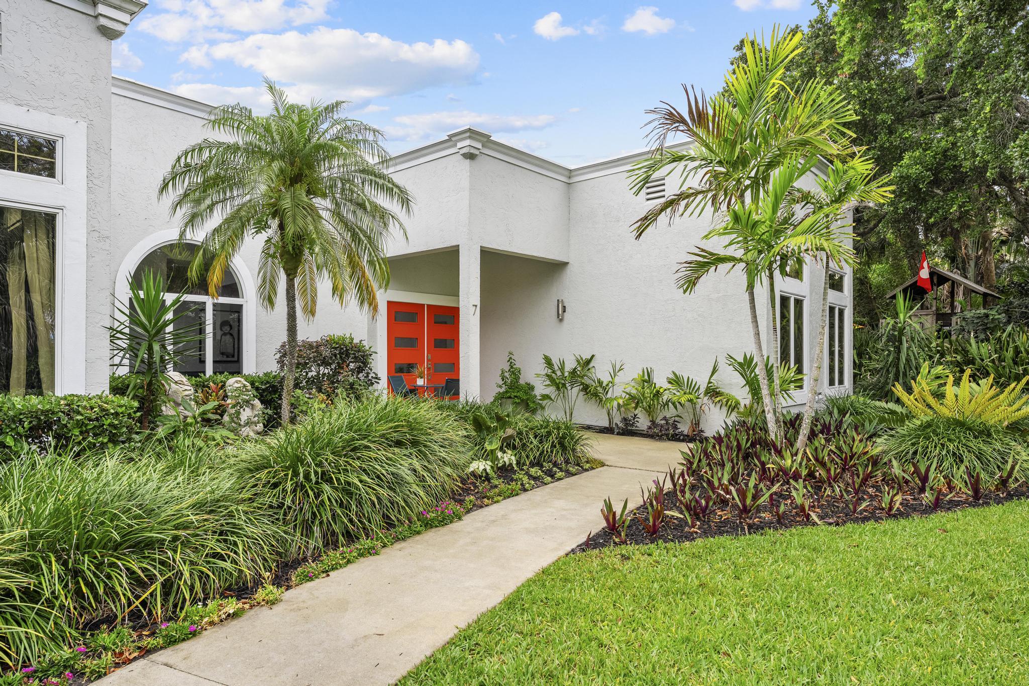 7 Worth Court Sewall's Point, FL 34996 - Photo 2 of 51 A7R00341