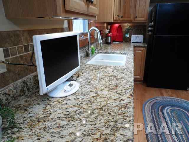 1204 Hampton Road Washington, IL 61571 - Photo 11 of 34 Gallery Image 11