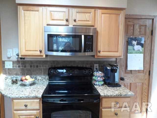 1204 Hampton Road Washington, IL 61571 - Photo 13 of 34 Gallery Image 13