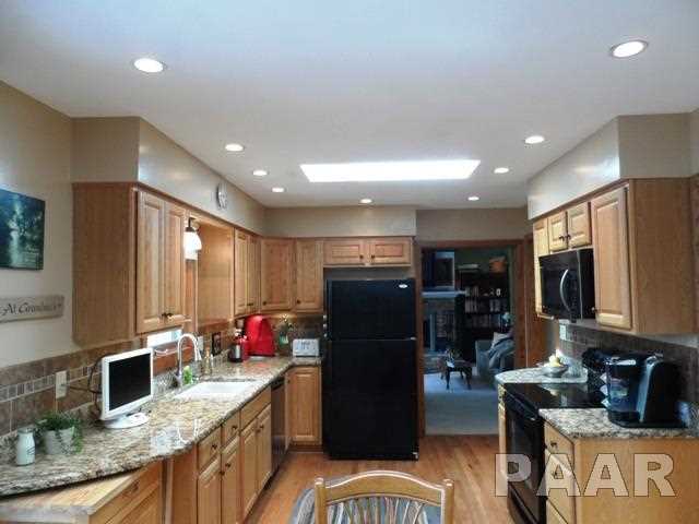 1204 Hampton Road Washington, IL 61571 - Photo 10 of 34 Gallery Image 10
