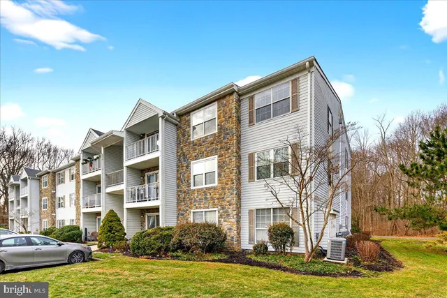 $2,300 | 28 Holly Court, Hamilton, NJ 08619